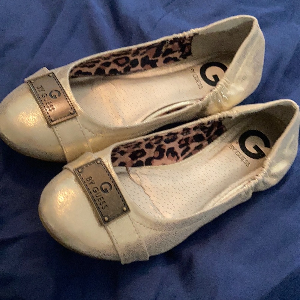Guess flats